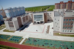 СОШ № 211 имени Л.И. Сидоренко, ул. Тюленина, 26/1 (6 218 м²)
