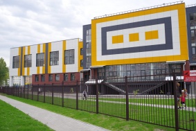 СОШ № 218 в Калининском р-не. Устройство гидроизоляции цоколя (1 268 м²)